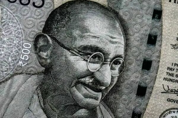 अमेरिकी डॉलर के मुकाबले भारतीय रुपया सपाट बंद हुआ