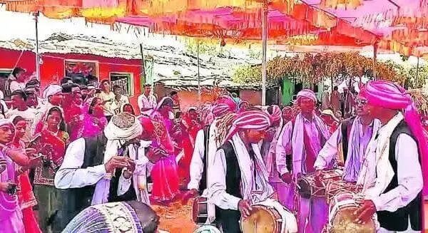 Diwali 2023: यहां आदिवासी मनाते है अनोखी दिवाली, लगता है ‘घुंगरु बाजार’