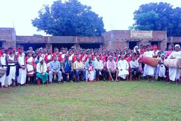 आदिवासी भाषा में हो रही पढ़ाई को लेकर पीएम मोदी ने किस गांव की तारीफ