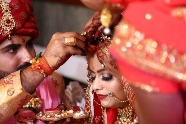 कैसी सामूहिक विवाह जिसमें शामिल सभी जोड़े पहले से शादीशुदा?