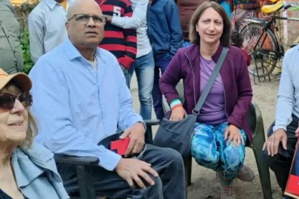 जब अमेरिका और इंग्लैंड से विदेशी पहुंचे भोजपुर, गांव का जताया हक!